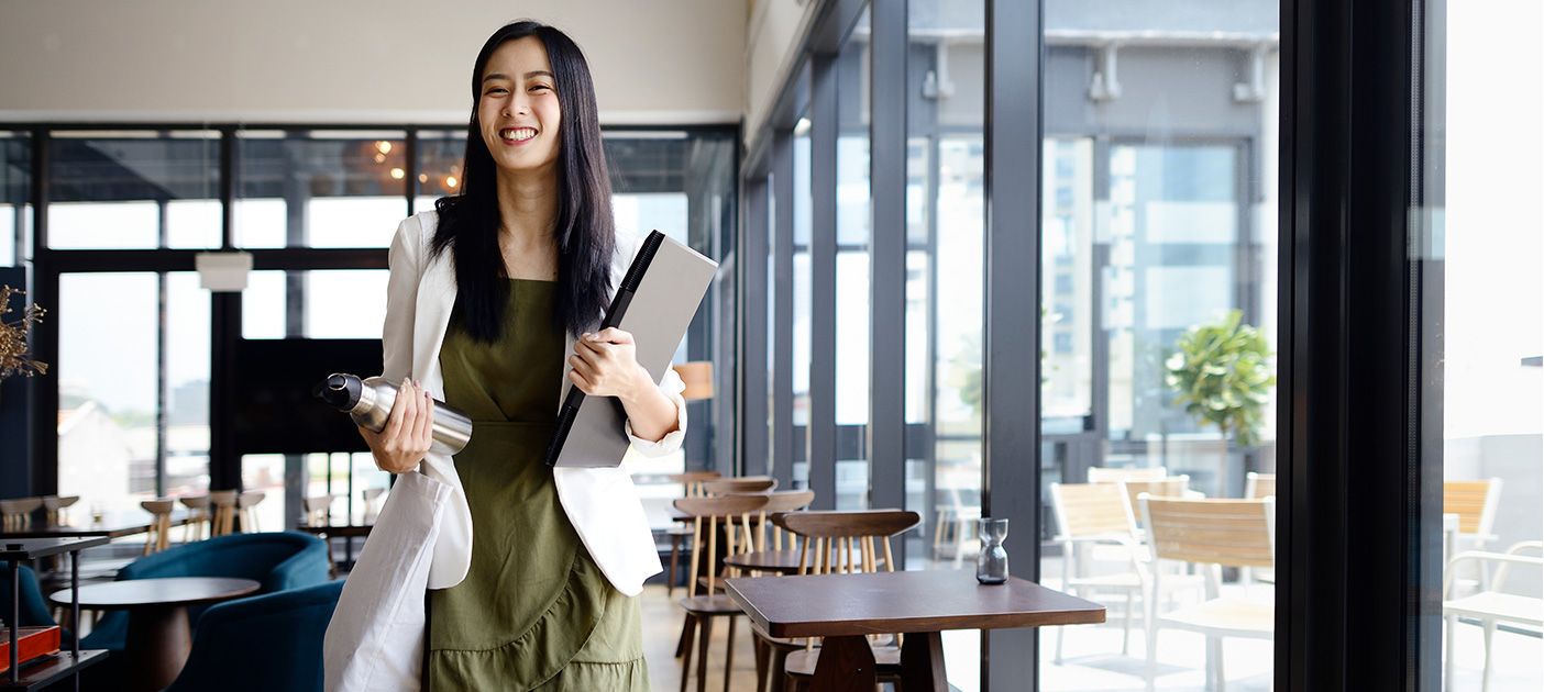 Young woman ready to invest