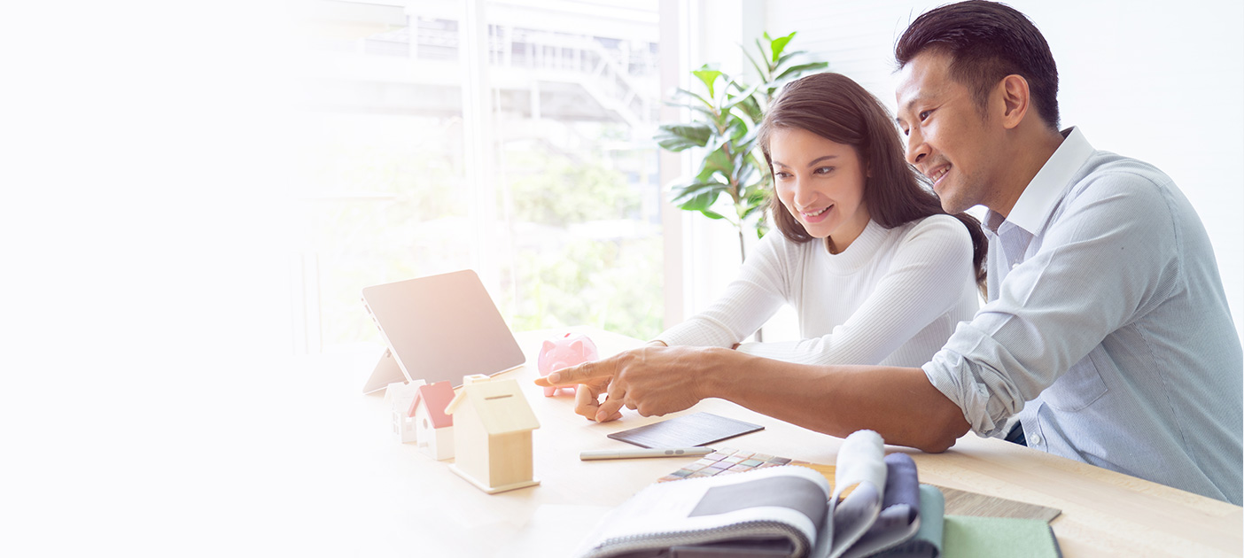 Couple discussing what is the best way to pay for their home renovation.