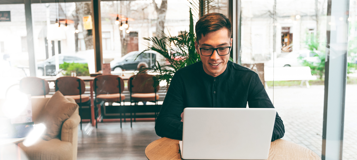 young-asian-entrepreneur-trading-with-laptop