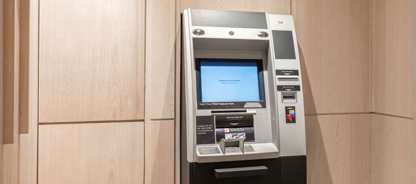 24/7 self-service bank lobby